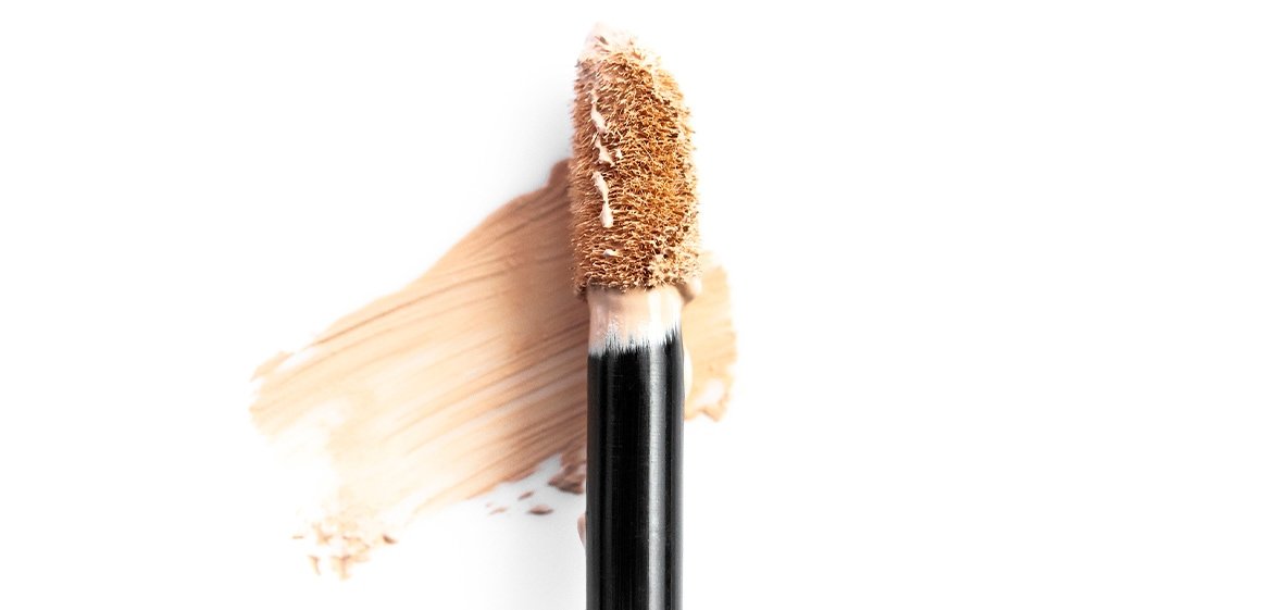 Concealer auftragen: Concealer mit flüssiger Textur